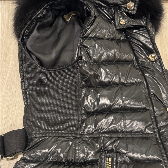 BURBERRY BELTED PUFFER VEST FUR HOOD - Picture 8 of 10